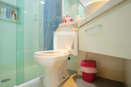 Casa de condomínio à venda com 230m², 4 quartos e 3 vagasBanheiro Social