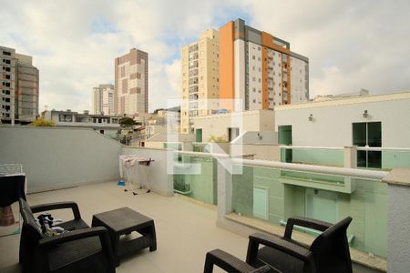 Casa de condomínio à venda com 230m², 4 quartos e 3 vagasTerraço