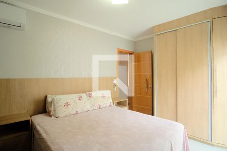 Casa de condomínio à venda com 230m², 4 quartos e 3 vagasSuíte 1