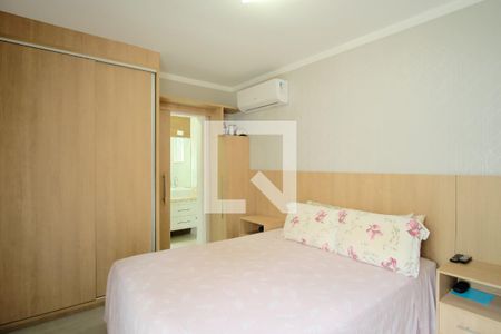 Casa de condomínio à venda com 230m², 4 quartos e 3 vagasSuíte 1