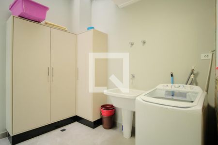 Casa de condomínio à venda com 230m², 4 quartos e 3 vagasÁrea de Serviço