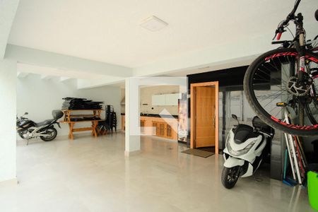 Casa de condomínio à venda com 230m², 4 quartos e 3 vagasGaragem