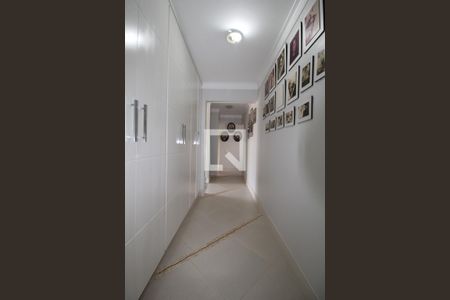 Casa para alugar com 300m², 4 quartos e 4 vagasCorredor