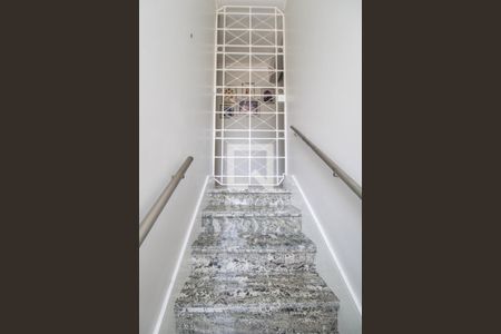 Casa para alugar com 300m², 4 quartos e 4 vagasEscada