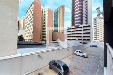 Vista da Sala de apartamento à venda com 2 quartos, 57m² em Centro, Campinas