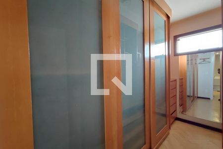 Casa à venda com 615m², 6 quartos e 6 vagasCloset Suíte 4