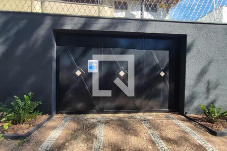 Casa à venda com 615m², 6 quartos e 6 vagasPLACA INSTALADA NA FACHADA