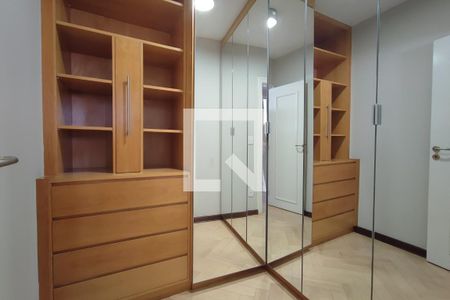 Casa à venda com 615m², 6 quartos e 6 vagasQuarto Suíte 4