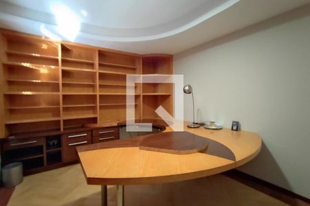 Casa à venda com 615m², 6 quartos e 6 vagasEscritório