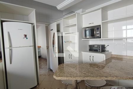 Casa à venda com 615m², 6 quartos e 6 vagasCozinha