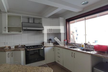 Casa à venda com 615m², 6 quartos e 6 vagasCozinha