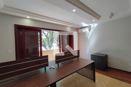 Casa à venda com 615m², 6 quartos e 6 vagasEscritório