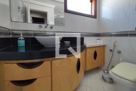 Casa à venda com 615m², 6 quartos e 6 vagasBanheiro Suíte 2