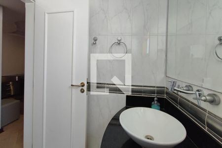 Casa à venda com 615m², 6 quartos e 6 vagasBanheiro Suíte 2