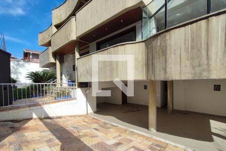 Casa à venda com 615m², 6 quartos e 6 vagasQuintal - Garagem