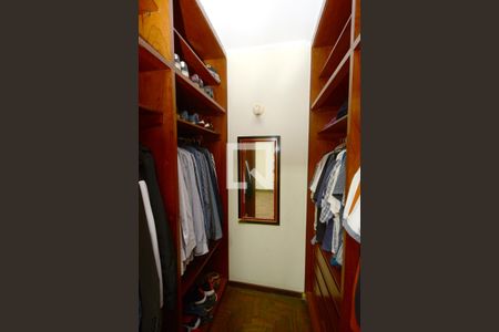Casa à venda com 747m², 4 quartos e 6 vagasCloset da suíte Master