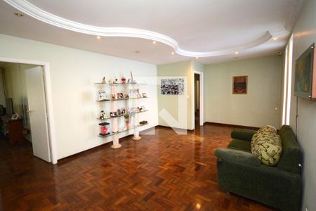 Casa à venda com 747m², 4 quartos e 6 vagasHall das Suítes