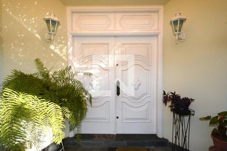 Casa à venda com 747m², 4 quartos e 6 vagasEntrada