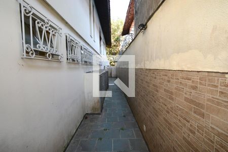 Casa à venda com 747m², 4 quartos e 6 vagasCorredor de Serviço