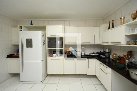 Casa à venda com 747m², 4 quartos e 6 vagasCozinha