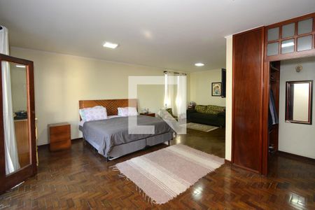 Casa à venda com 747m², 4 quartos e 6 vagasSuíte master