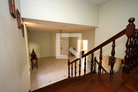 Casa à venda com 747m², 4 quartos e 6 vagasEscada