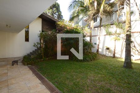 Casa à venda com 747m², 4 quartos e 6 vagasQuintal