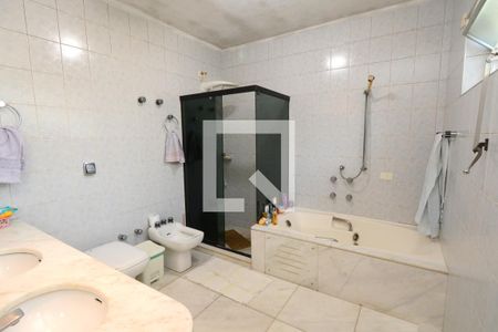 Casa à venda com 747m², 4 quartos e 6 vagasBanheiro da Suíte Master