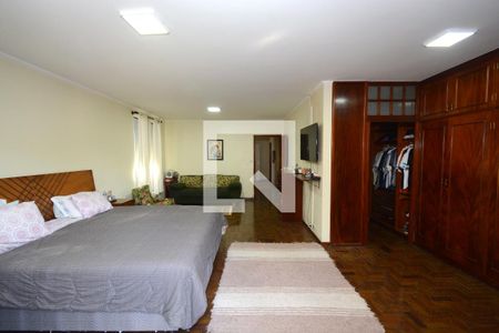 Casa à venda com 747m², 4 quartos e 6 vagasSuíte master