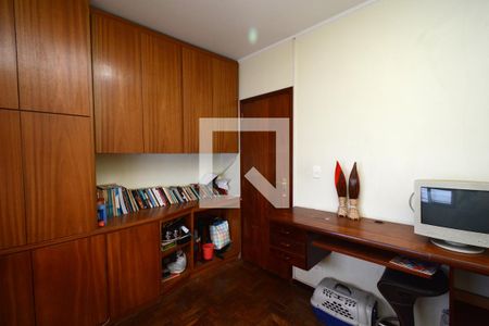 Casa à venda com 747m², 4 quartos e 6 vagasEscritório