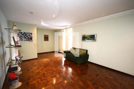 Casa à venda com 747m², 4 quartos e 6 vagasHall das Suítes