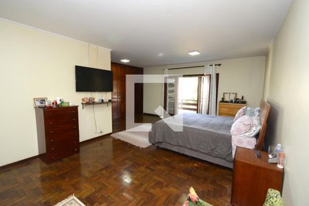 Casa à venda com 747m², 4 quartos e 6 vagasSuíte master