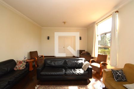 Casa à venda com 747m², 4 quartos e 6 vagasSala de TV