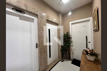 Apartamento à venda com 155m², 3 quartos e 2 vagas Apartamento à venda com 155m², 3 quartos e 2 vagasHall exclusivo do imovel