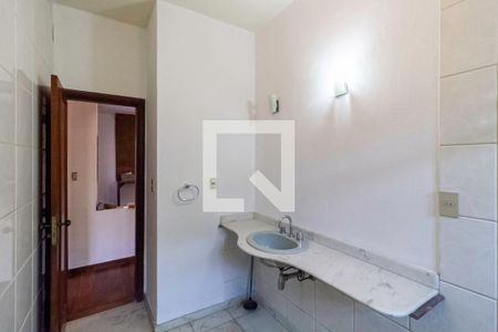 Casa para alugar com 506m², 3 quartos e 2 vagasBanheiro social 