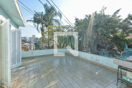 Casa à venda com 185m², 4 quartos e 2 vagas Casa à venda com 185m², 4 quartos e 2 vagasQuarto