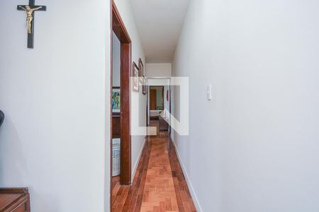 Casa à venda com 185m², 4 quartos e 2 vagas Casa à venda com 185m², 4 quartos e 2 vagasCorredor
