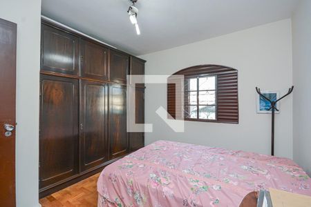 Casa à venda com 185m², 4 quartos e 2 vagas Casa à venda com 185m², 4 quartos e 2 vagasQuarto