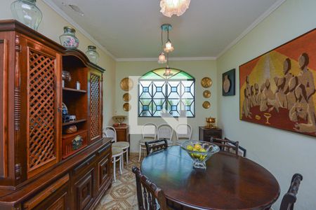 Casa à venda com 185m², 4 quartos e 2 vagas Casa à venda com 185m², 4 quartos e 2 vagasSala