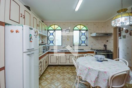 Casa à venda com 185m², 4 quartos e 2 vagas Casa à venda com 185m², 4 quartos e 2 vagasCozinha