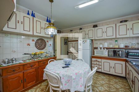 Casa à venda com 185m², 4 quartos e 2 vagas Casa à venda com 185m², 4 quartos e 2 vagasCozinha