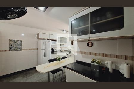 Apartamento para alugar com 132m², 3 quartos e 2 vagasCozinha