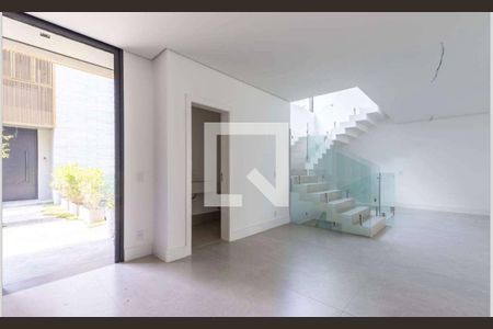 Casa de condomínio à venda com 867m², 5 quartos e 5 vagas