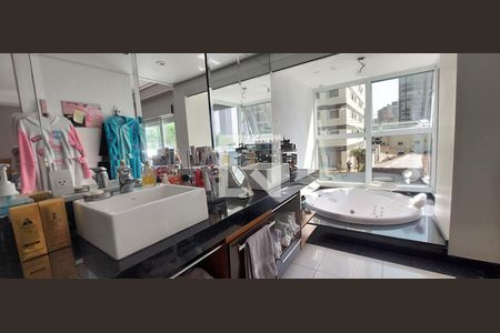 Apartamento à venda com 294m², 3 quartos e 3 vagasBanheiro Quarto 3 suíte