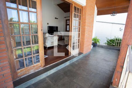 Casa à venda com 400m², 4 quartos e 5 vagas Casa à venda com 400m², 4 quartos e 5 vagasVaranda