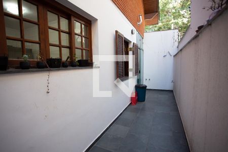 Casa à venda com 400m², 4 quartos e 5 vagas Casa à venda com 400m², 4 quartos e 5 vagasÁrea de Serviço