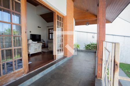 Casa à venda com 400m², 4 quartos e 5 vagas Casa à venda com 400m², 4 quartos e 5 vagasVaranda