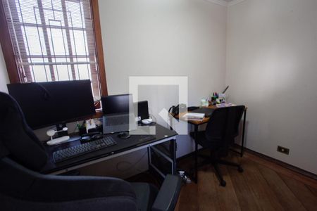 Casa à venda com 400m², 4 quartos e 5 vagas Casa à venda com 400m², 4 quartos e 5 vagasEscritório