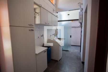 Casa à venda com 400m², 4 quartos e 5 vagas Casa à venda com 400m², 4 quartos e 5 vagasÁrea de Serviço