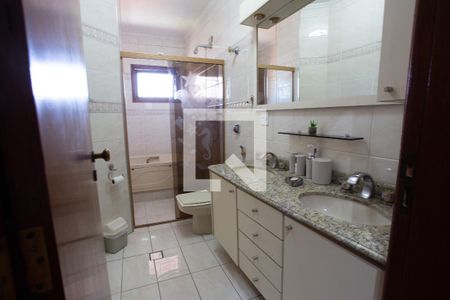 Casa à venda com 400m², 4 quartos e 5 vagas Casa à venda com 400m², 4 quartos e 5 vagasBanheiro da Suíte